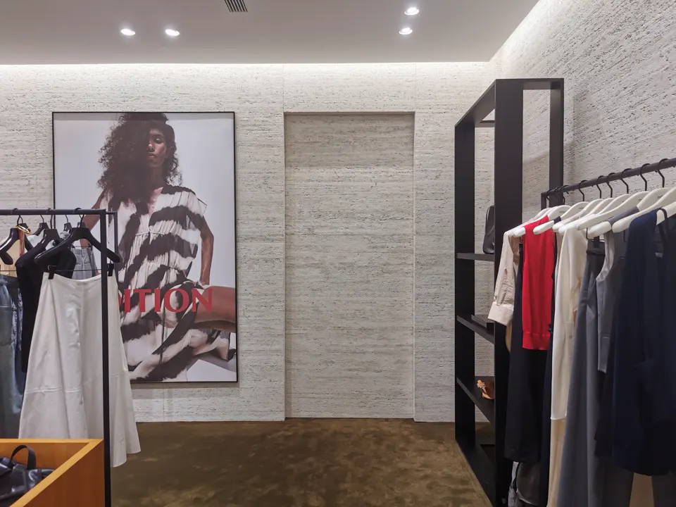 Automatic Maglev Fitting-Room Door for Fashion Retail